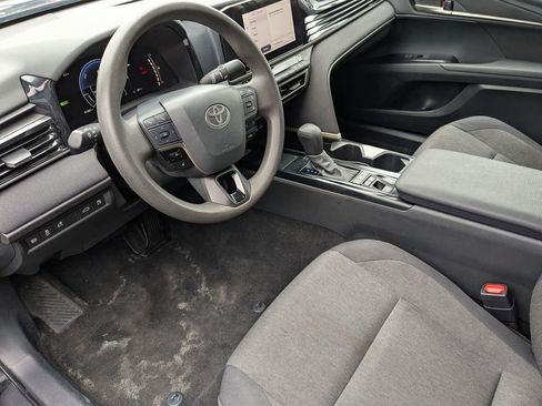 Used 2025 Toyota Camry LE image 14