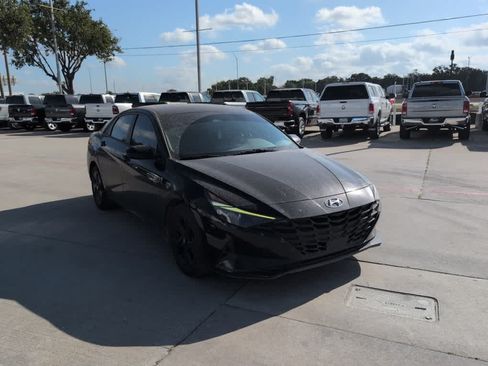 Used 2021 Hyundai Elantra SEL w/ Convenience Package FWD image 2