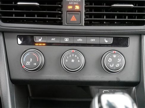 Certified 2024 Volkswagen Jetta Sport image 30