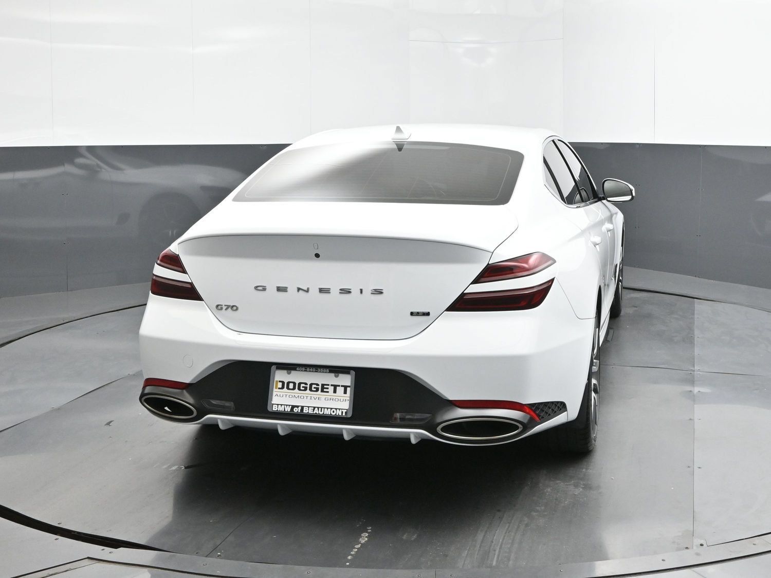 Used 2022 Genesis G70 3.3T RWD image 11