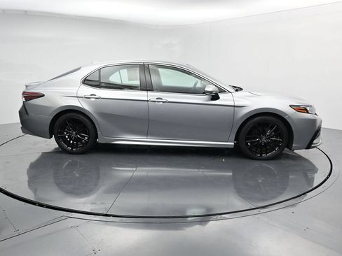 Used 2024 Toyota Camry XSE FWD image 9