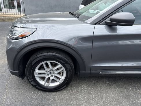 Used 2025 Ford Explorer Active AWD/4WD image 9