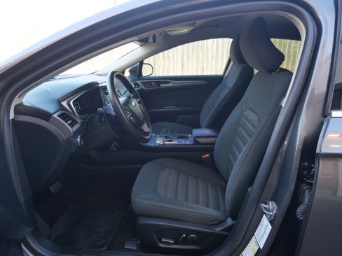 Used 2019 Ford Fusion SE image 19