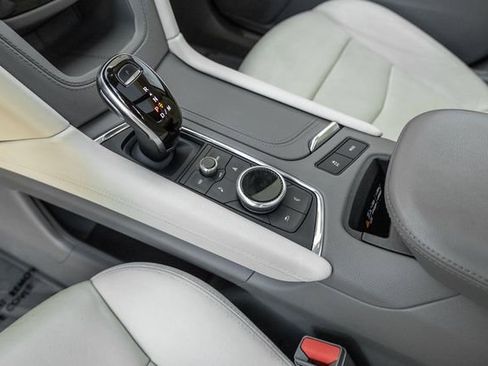 Used 2021 Cadillac XT5 Premium Luxury image 11