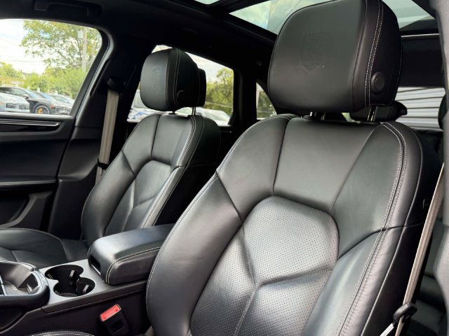 Used 2023 Porsche Macan Turbo AWD/4WD image 14