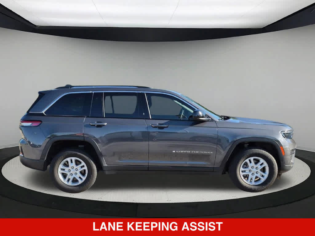 Used 2023 Jeep Grand Cherokee Laredo RWD image 8