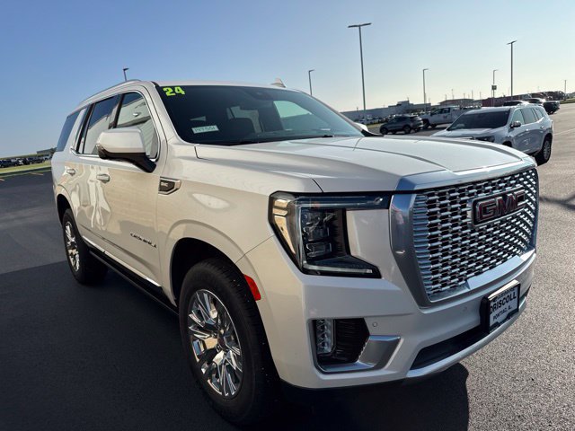Used 2024 GMC Yukon Denali w/ LPO, Floor Liner Package AWD/4WD image 5