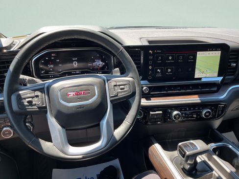 Used 2025 GMC Sierra 1500 SLT w/ SLT Convenience Package AWD/4WD image 17
