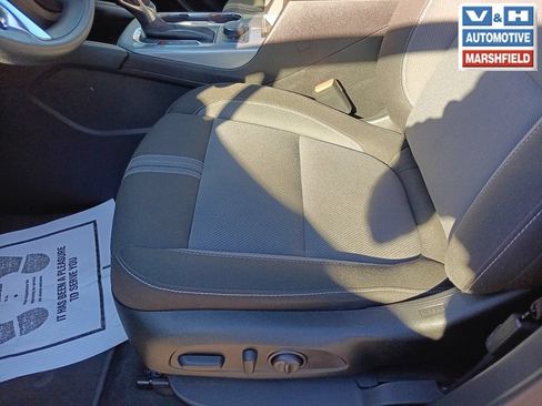 Used 2025 Chevrolet Blazer LT AWD/4WD image 14