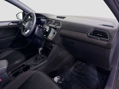 Used 2023 Volkswagen Tiguan SE R-Line image 29