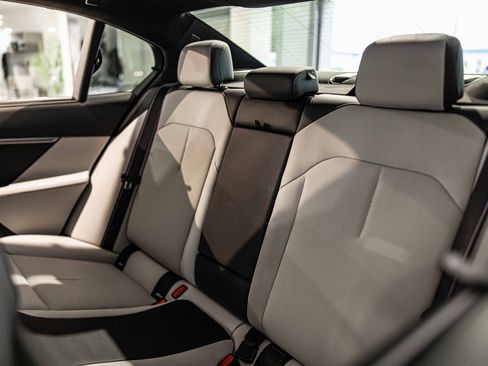 Used 2025 BMW M5 w/ Carbon Package image 31