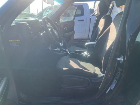 Used 2018 Kia Soul + FWD image 10
