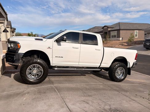 Used 2022 RAM 2500 Big Horn w/ Level 1 Equipment Group AWD/4WD image 1
