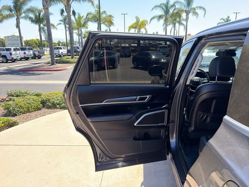 Used 2024 Kia Telluride S w/ S Sunroof Package FWD image 8