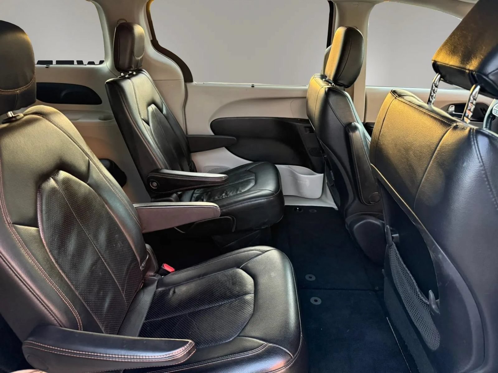 Used 2020 Chrysler Pacifica Touring-L FWD image 23