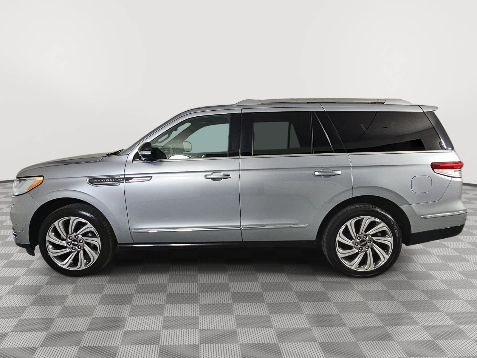 Used 2023 Lincoln Navigator Reserve AWD/4WD image 5