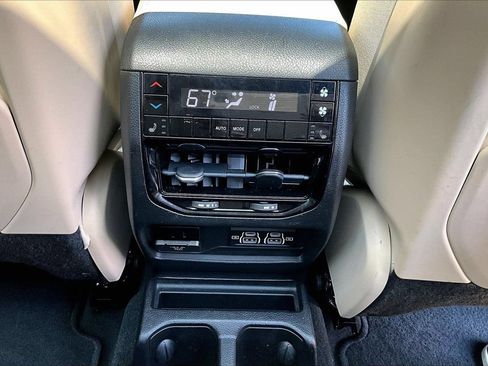 Used 2022 Jeep Grand Cherokee L Limited w/ Luxury Tech Group II AWD/4WD image 16