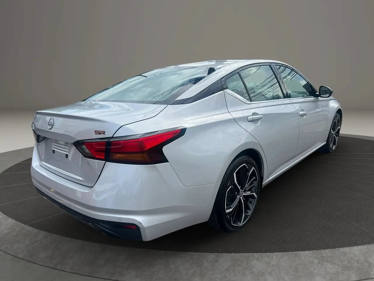 Used 2024 Nissan Altima 2.5 SR FWD image 5