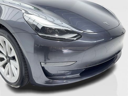 Used 2023 Tesla Model 3 Standard Range image 3