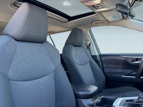 Used 2025 Toyota RAV4 XLE w/ Convenience Package image 31