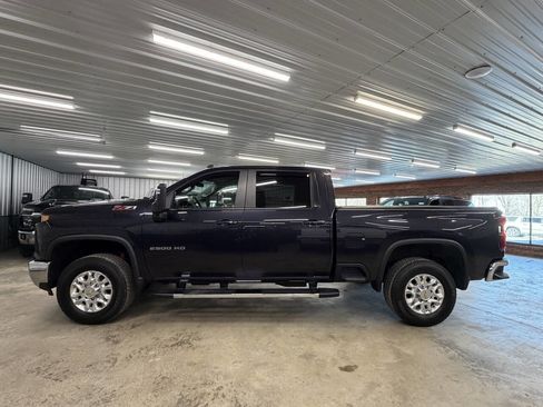 Used 2024 Chevrolet Silverado 2500 LT image 3