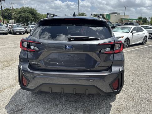 Used 2026 Subaru Crosstrek 2.5i Premium AWD/4WD image 3