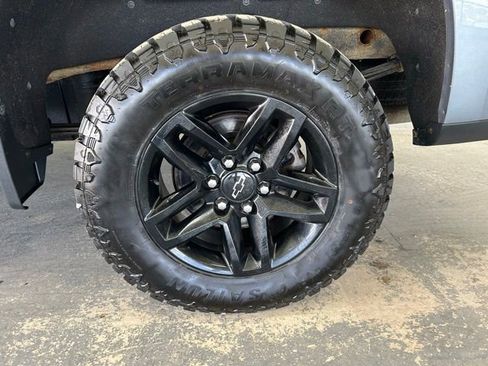 Used 2019 Chevrolet Silverado 1500 LT Trail Boss AWD/4WD image 11