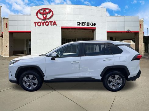Used 2025 Toyota RAV4 XLE FWD image 8