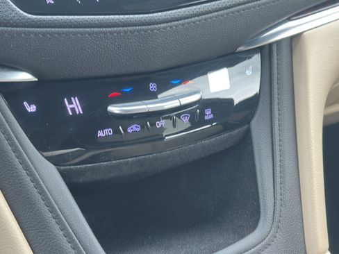 Used 2018 Cadillac XT5 Luxury w/ Driver Awareness Package image 31