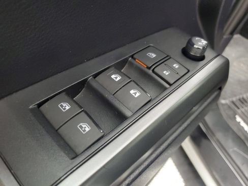 Used 2020 Toyota Tacoma TRD Sport w/ TRD Premium Sport Package AWD/4WD image 18