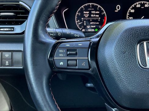 Used 2025 Honda Pilot TrailSport image 24