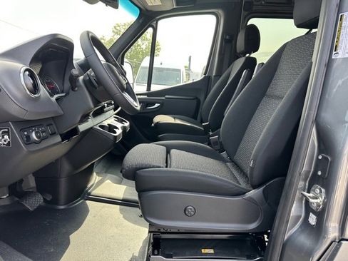 Used 2023 Mercedes-Benz Sprinter 2500 image 6