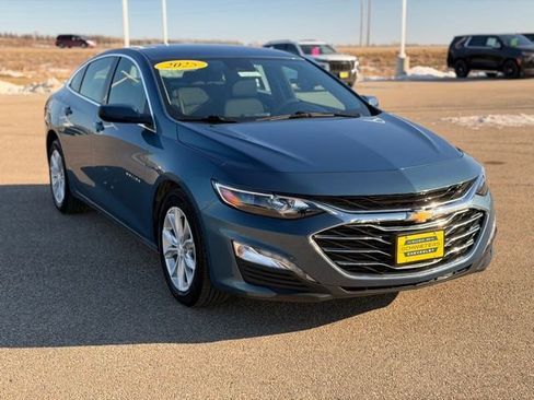 Used 2025 Chevrolet Malibu LT image 3