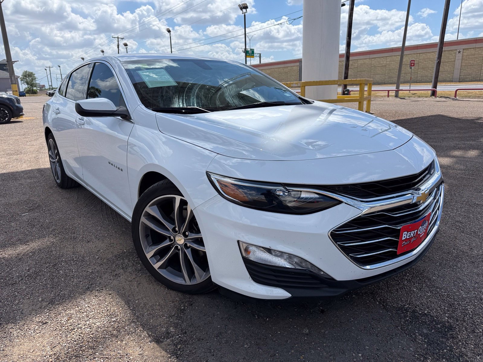 Used 2022 Chevrolet Malibu LT FWD image 1