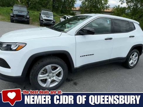 Used 2024 Jeep Compass Sport AWD/4WD image 4