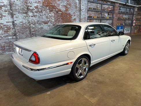 Used 2007 Jaguar XJ8 L RWD image 3