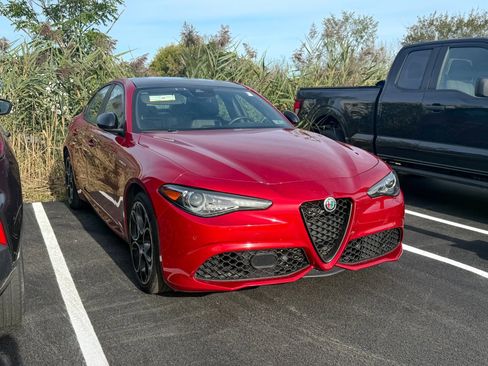 Used 2022 Alfa Romeo Giulia Veloce image 1