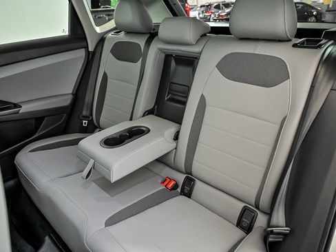 Certified 2023 Volkswagen Taos SE w/ Panoramic Sunroof Package AWD/4WD image 15