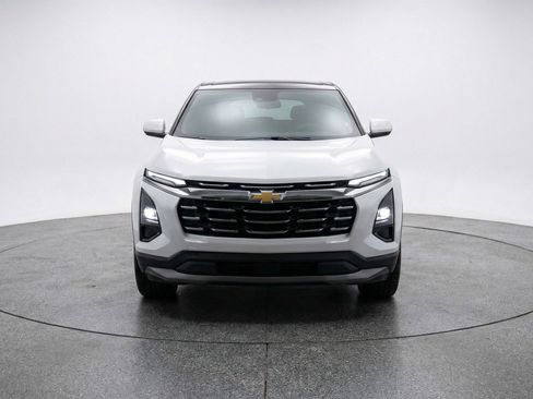 Used 2025 Chevrolet Equinox LT FWD image 2