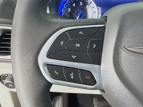 Used 2024 Chrysler Pacifica Touring-L FWD image 14