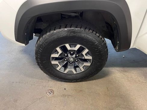 Used 2021 Toyota Tacoma TRD Off-Road w/ Technology Package AWD/4WD image 29