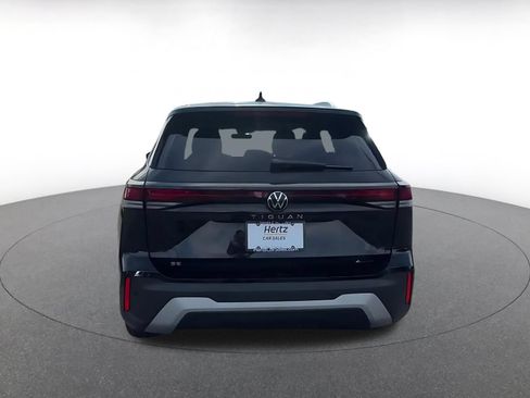 Used 2026 Volkswagen Tiguan SE AWD/4WD image 10