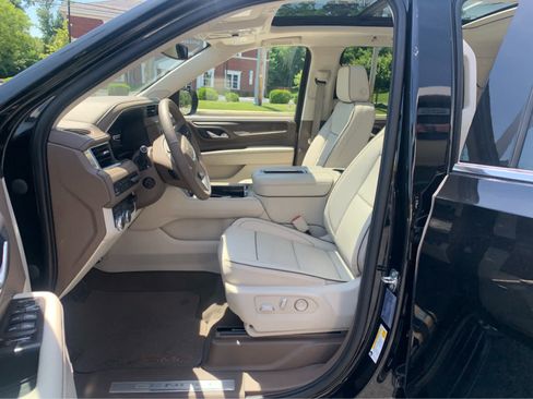 Used 2023 GMC Yukon XL Denali AWD/4WD image 12