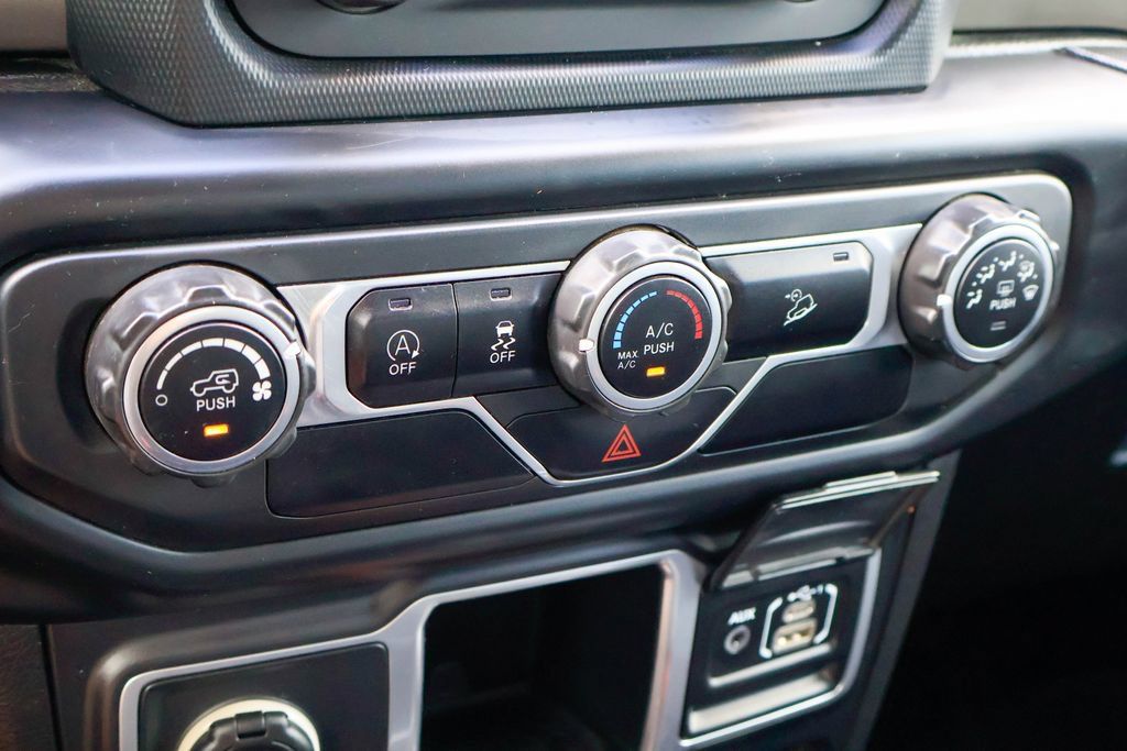 Used 2018 Jeep Wrangler Unlimited Sport AWD/4WD image 16