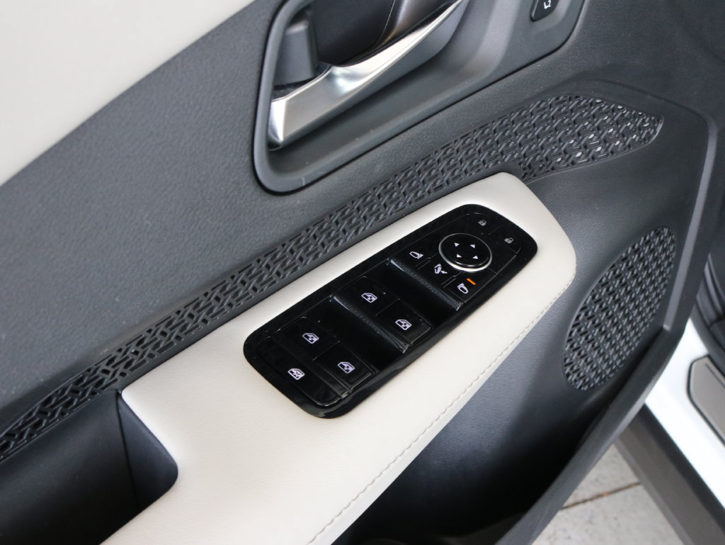 Used 2024 Nissan Ariya AWD image 27