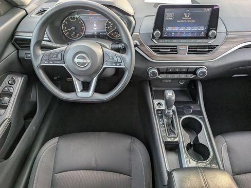 Used 2024 Nissan Altima 2.5 SV FWD image 10