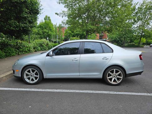Used 2010 Volkswagen Jetta SE FWD image 6