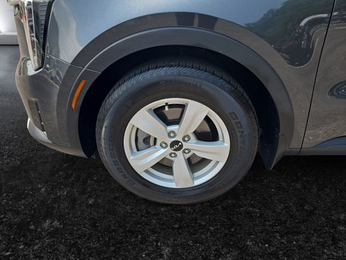 Used 2024 Kia Sorento LX FWD image 9