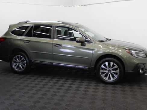 Used 2018 Subaru Outback 3.6R Touring AWD/4WD image 4