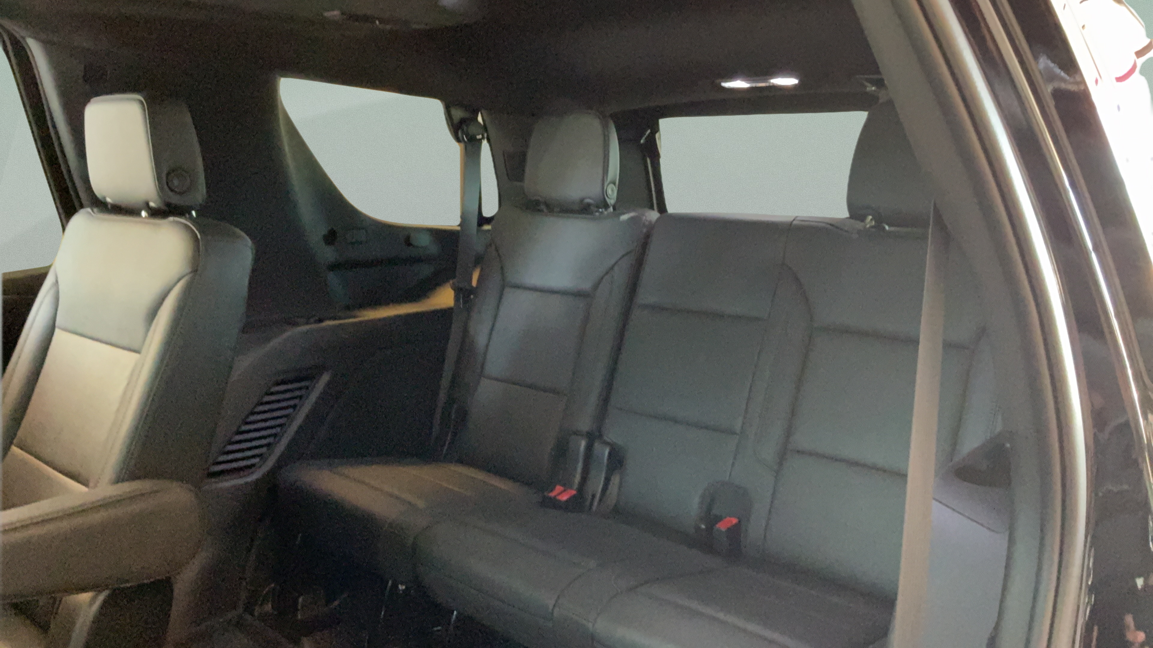 Used 2023 Chevrolet Tahoe Z71 w/ Luxury Package AWD/4WD image 34